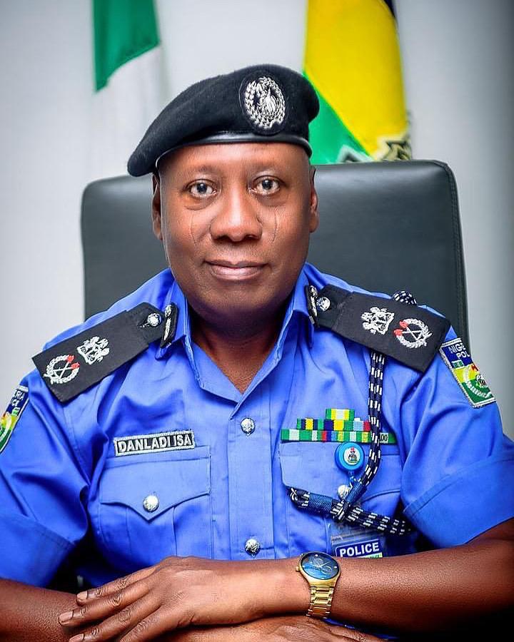 Police Nab Armed Robbery Suspects in Abia State, Recover Weapons and Stolen Items.